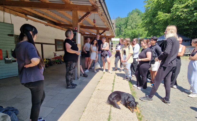 Tiergestützte Pädagogik – Besuch „Hof Heinbach“ mit der FGA 210
